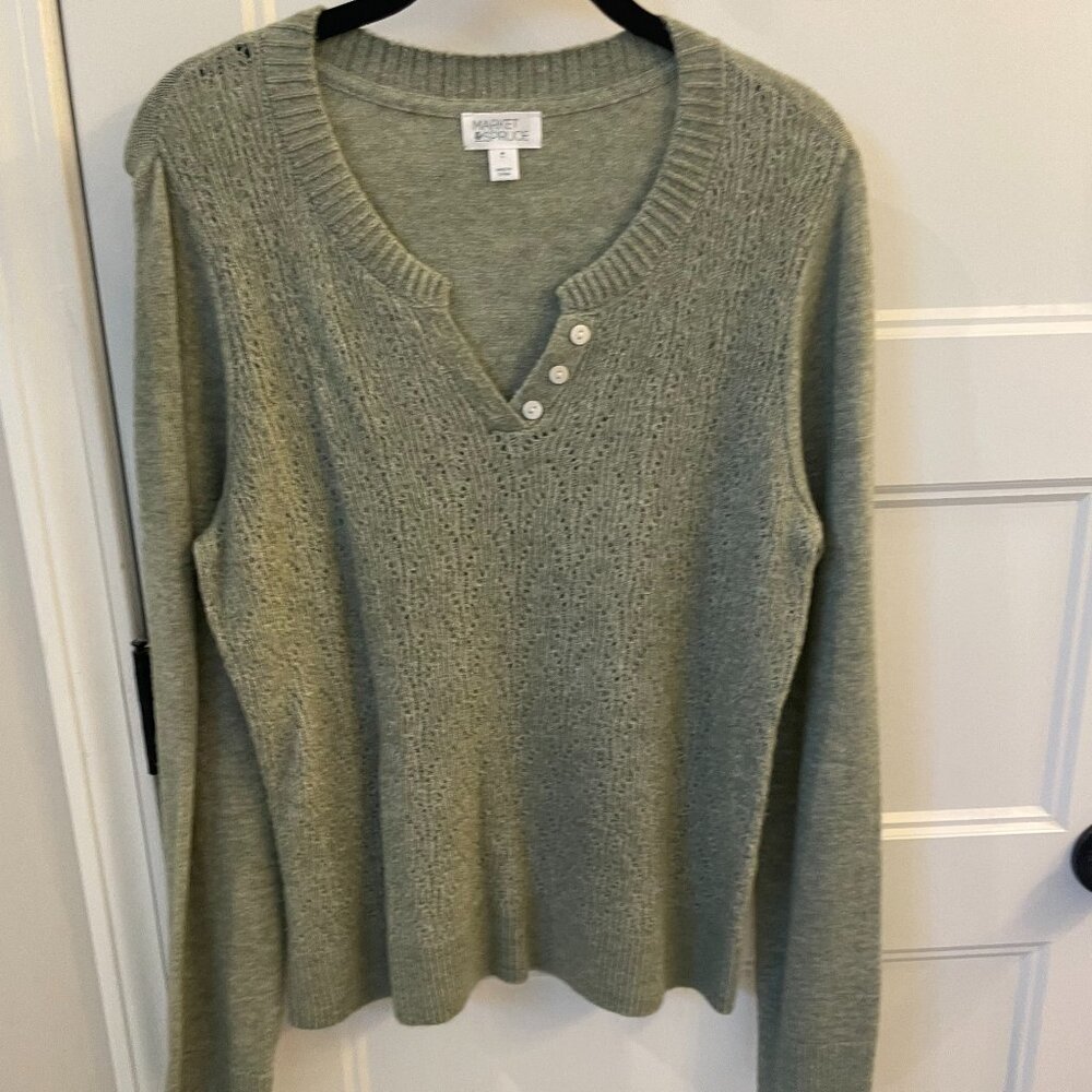 Market and Spruce sweater in sage green, size medium